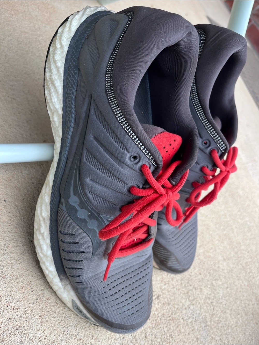 Saucony Men's Running Shoes - Gray with Red Laces
